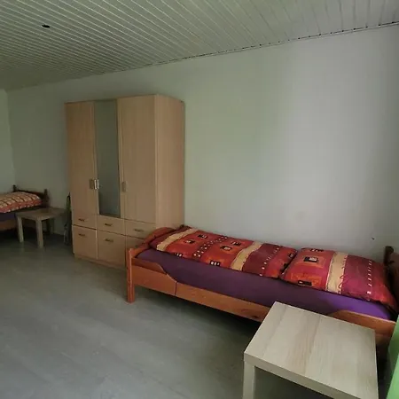 Schoene Fuer Monteure Bis Zu 8 Personen In Apartment