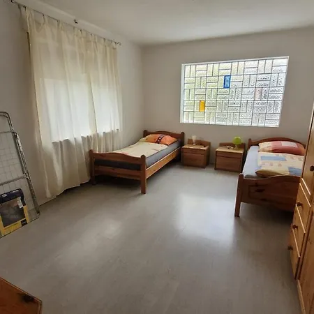 Schoene Fuer Monteure Bis Zu 8 Personen In * Burgbrohl